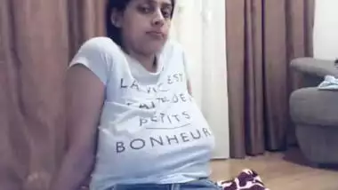 Bade Boobs Chusane Ka Video - Hot Baby Showing Her Bade Bade Boobs On Cam indian sex video