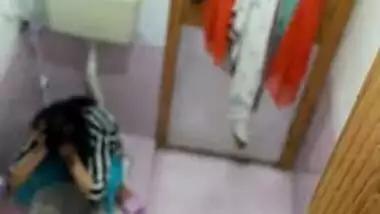 Indian Girls Peeing Hidden Camera indian tube porno on Bestsexpornx.com