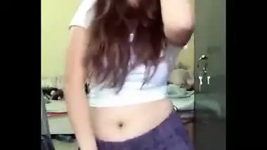 380px x 214px - Cute College Girl Sumpi Erotic Navel Show indian sex video