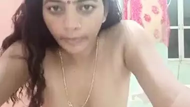 380px x 214px - Desi With Red Dot On Forehead Performs Xxx Striptease In Home Video indian  sex video