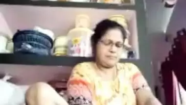 Bf Sudha - Sudha Aunty Showing Pussy While Cooking indian sex video
