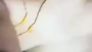 Desi cute girl showing her boobs