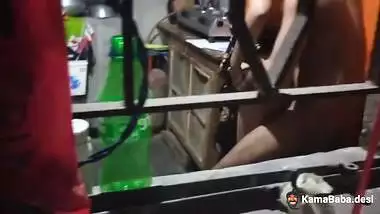 Daughter shoots her mother and uncle’s homemade sex secretly