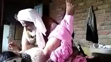 Xxxhd Sasur Bahu - Glory Hole In Sasur Ne Bahu Ko Chuda indian sex video