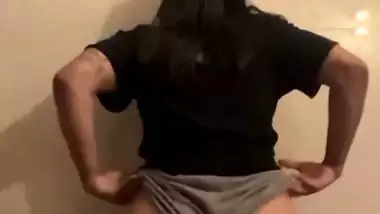 Fitness model naked Vrinda exposing for gym trainer