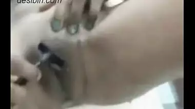 Girl Shaving Pussy