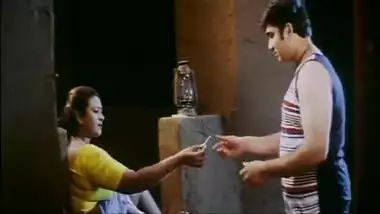 Cute mallu shakeela seducing teen boy