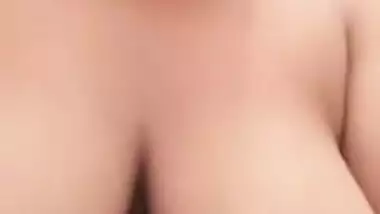 Big boob Bhabhi showing her big pussy