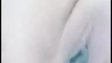 Insatiable Pakistani mom needs fingers and XXX dildo for Desi cunt