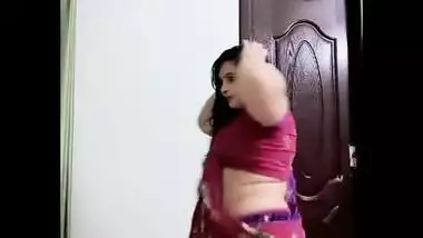 380px x 214px - Bubbly Delhi Housewife Bhabhi Ishita Kumari Navel Show indian sex video