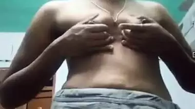 Desi loves XXX striptease and performs it for her sex viewers at home