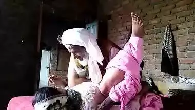 380px x 214px - Desi Baba Fucking An Indian Milf indian sex video