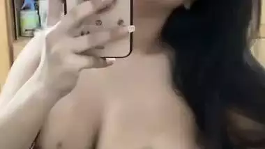 Beautiful red lips Pakistani nude show for her boyfriend