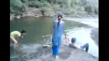 Xxxxxhq - Swimming Naked indian sex video