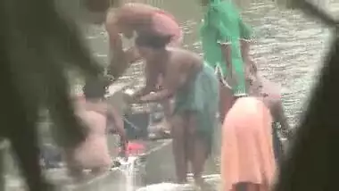 Www Sali Nadi Bath Sex - Indian Women Bathing By The River indian sex video