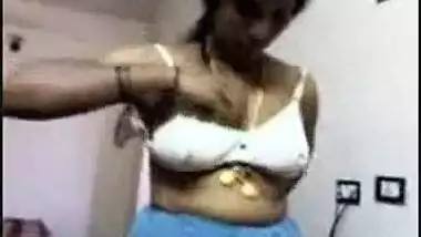 380px x 214px - Sexy Telugu Aunty Shows Her Naked Body indian sex video