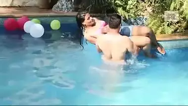 Bihari Bhabhi Outdoor Romance In Swimming Pool indian sex video