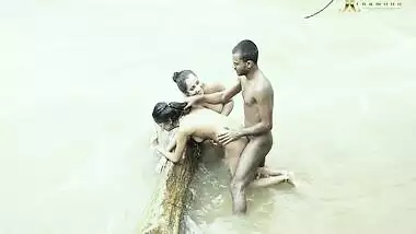 380px x 214px - Desi Girl Sex In River Full Outdoor Threesome indian sex video