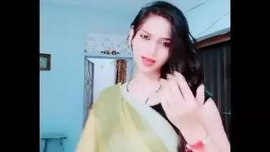Shivani Six Video - Cute Newly Wed Mumbai Housewife Shivani Singh Navel Show In Transparent  Saree indian sex video