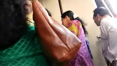 Beautiful Desi Mysore Aunty In Low Hip Saree In Public indian sex video