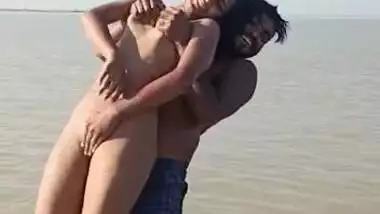 Xxx Kam Mb Wala - Enjoying With Busty Desi Slut In River indian sex video