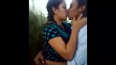 Sex Kiss Karna - Village Outdoor Kissing 038 Smooch Mms Scandal indian sex video