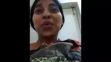 Desi Aunty Fuck Unblock - Desi Aunty Recorded Her Topless Body On Cam indian sex video
