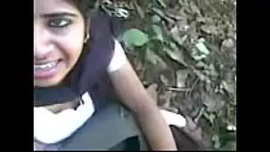 Tamil Hot School Girl Sucking A Dick In The Forest indian sex video
