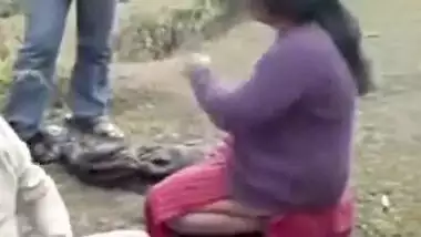 Himachal Ki Ladki Ki Chudai - Himachal Couple Caught Fucking Outside indian sex video