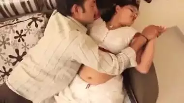 Www Kuliyalsex Com - Old Man With Milf indian sex video