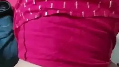 Khushbu Bhabhi Apne Ex Lover Ko Peechhe Se Deti Huyi indian sex video