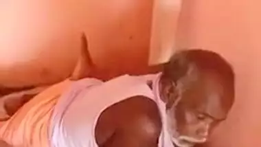 Bhudhe Pujari Ne Jawan Ourt Ko Choda indian sex video