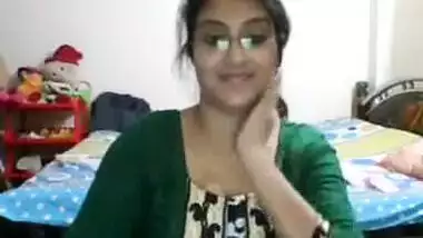 Xxxxxxx Bangalore Girl - Sexy Bangalore Bhabhi Showing Big Boobs On Skype indian sex video