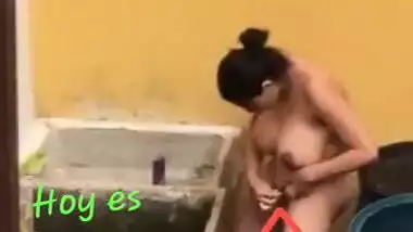 380px x 214px - Sexy Aunty Shaving Pussy While Bathing In Open indian sex video